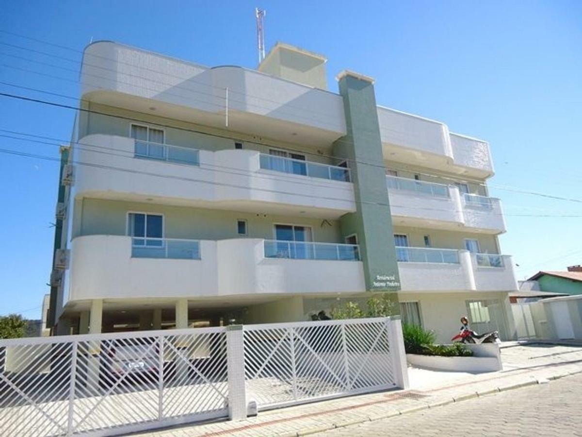 Res. Antonio Pinheiro. Apartamento Com 2 Dormitorios. ボンビーニャス エクステリア 写真